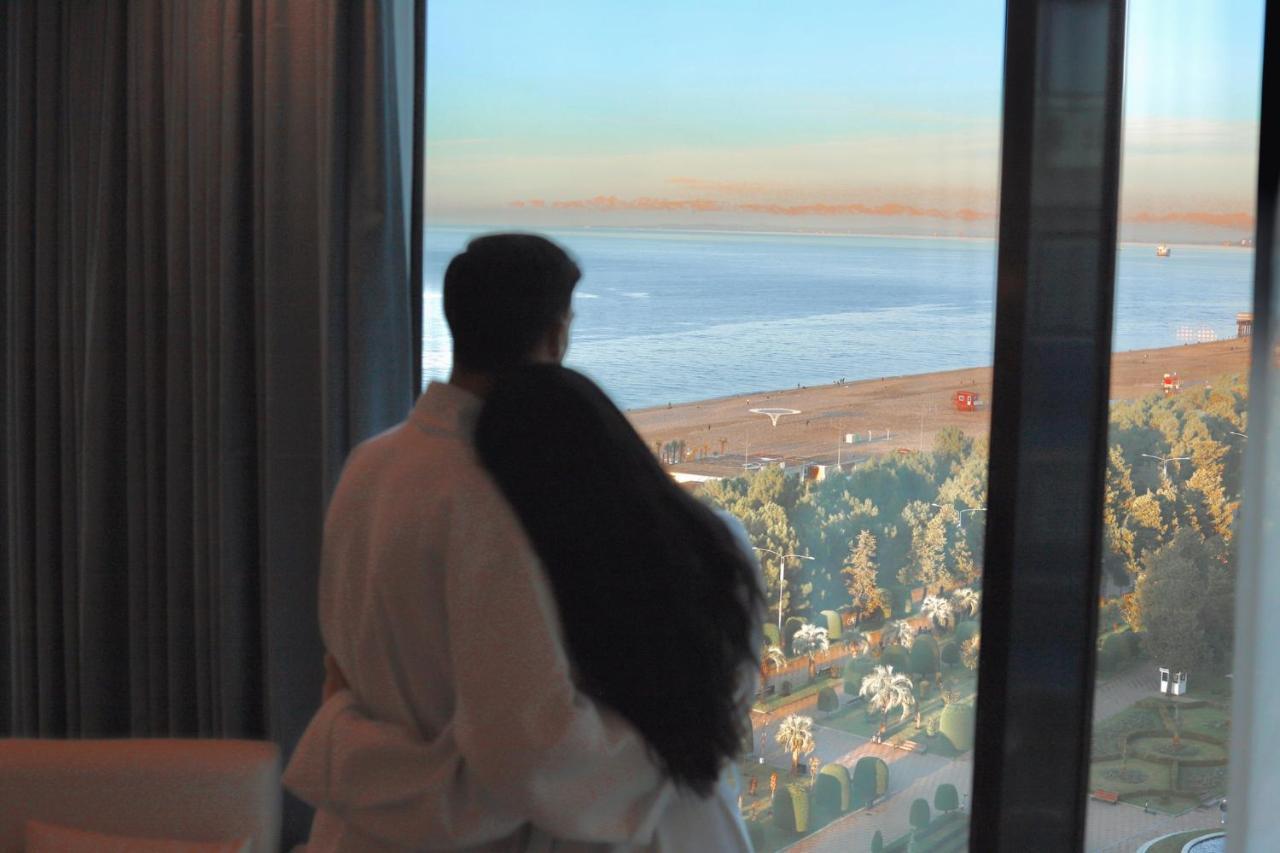 Miramar Luxury Residences Batumi Exterior foto View from the Dead Sea