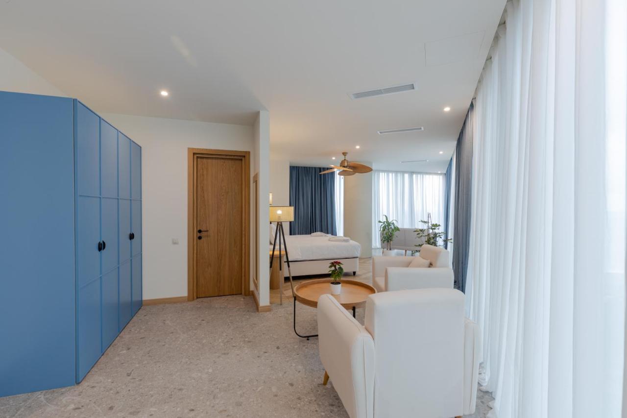 Miramar Luxury Residences Batumi Exterior foto A room at the hotel