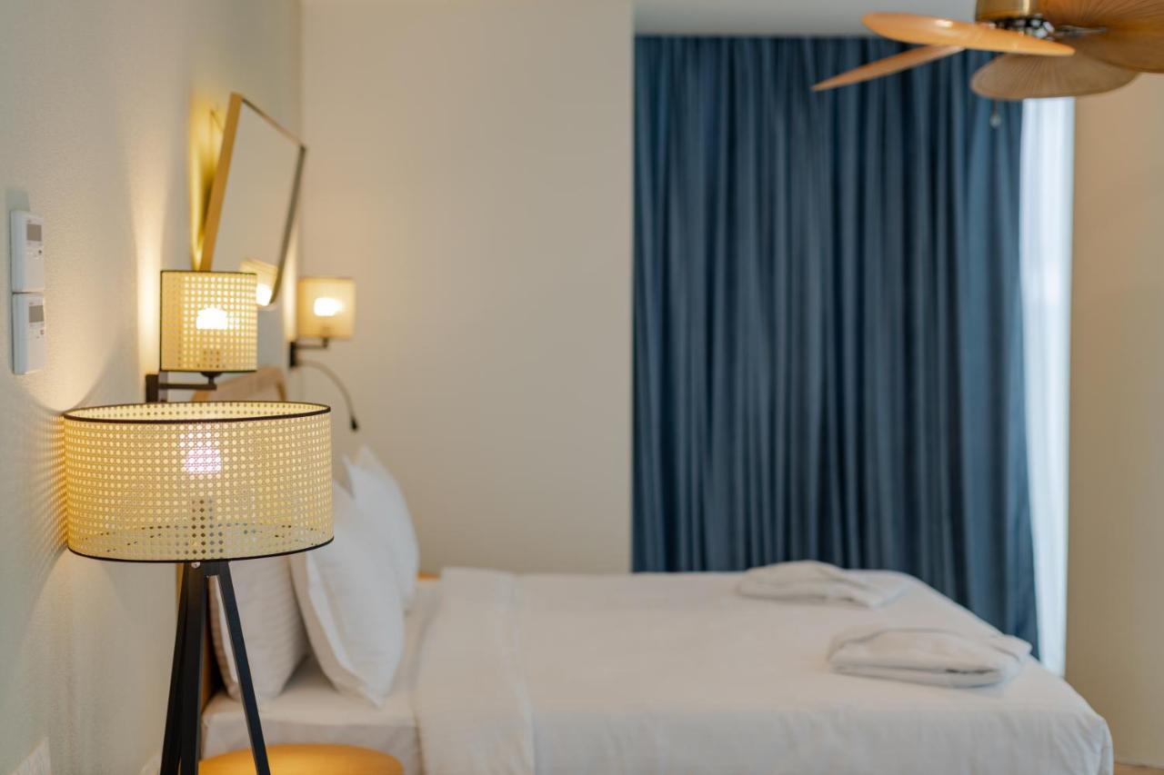 Miramar Luxury Residences Batumi Exterior foto A bedroom at the hotel