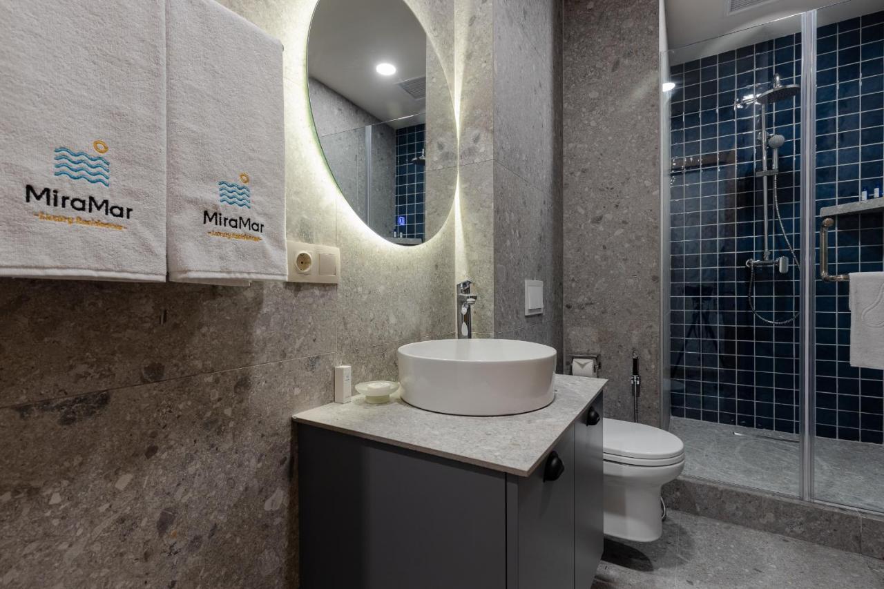 Miramar Luxury Residences Batumi Exterior foto Bathroom