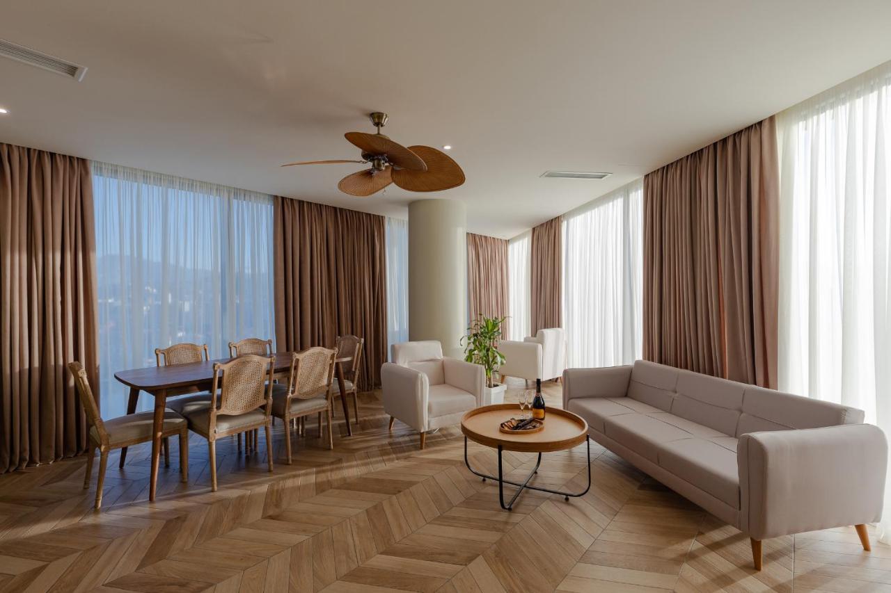 Miramar Luxury Residences Batumi Exterior foto A living room