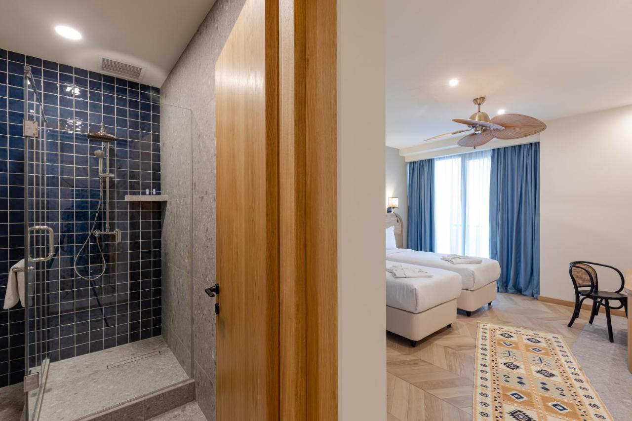 Miramar Luxury Residences Batumi Exterior foto A room at the hotel