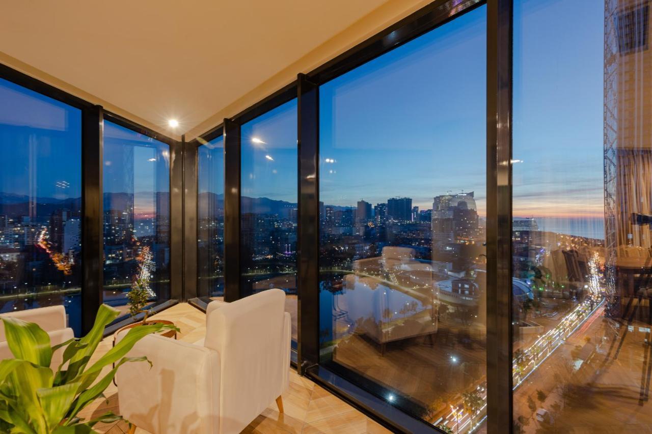 Miramar Luxury Residences Batumi Exterior foto View from a penthouse apartment
