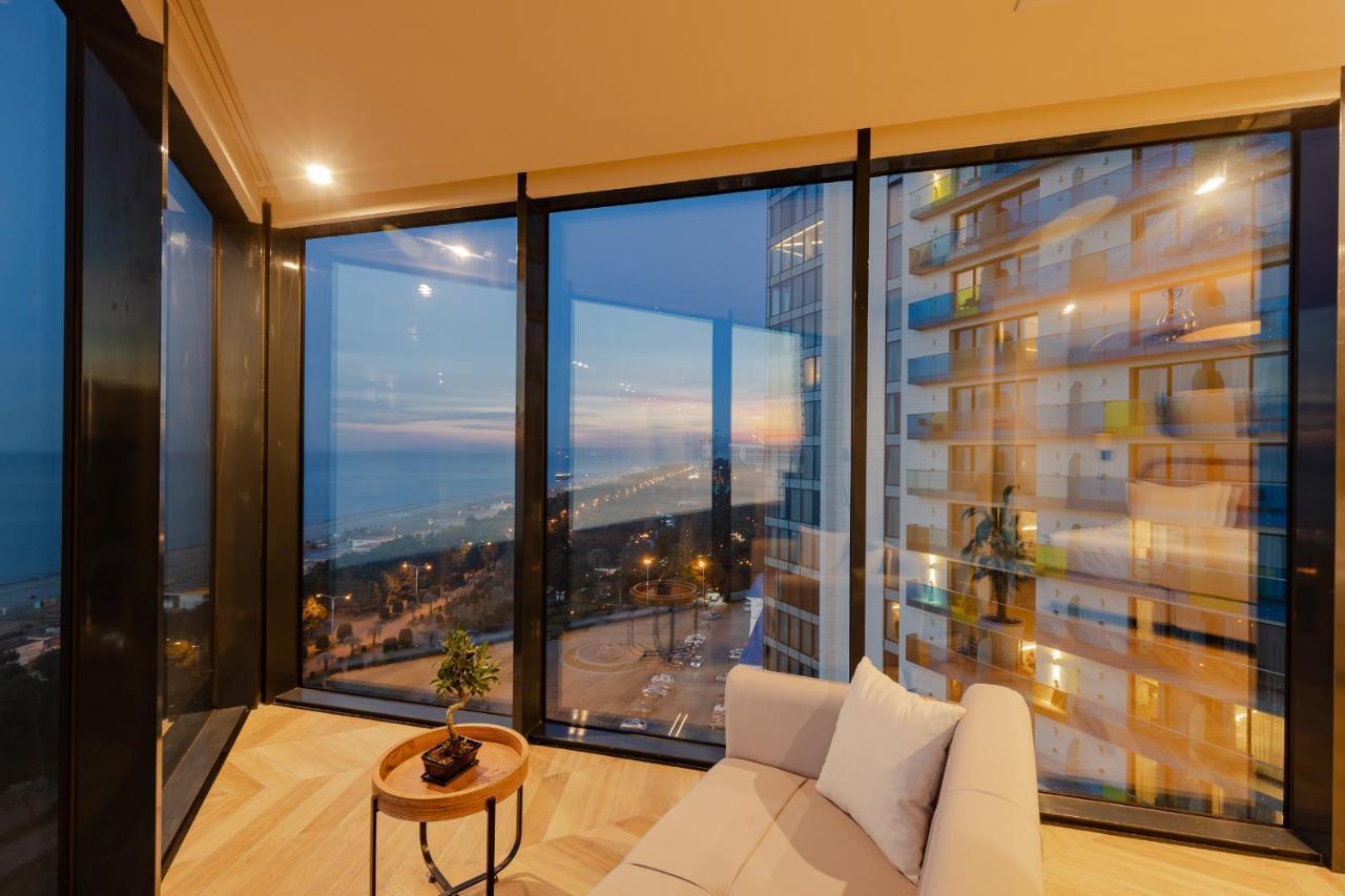 Miramar Luxury Residences Batumi Exterior foto View from a penthouse apartment