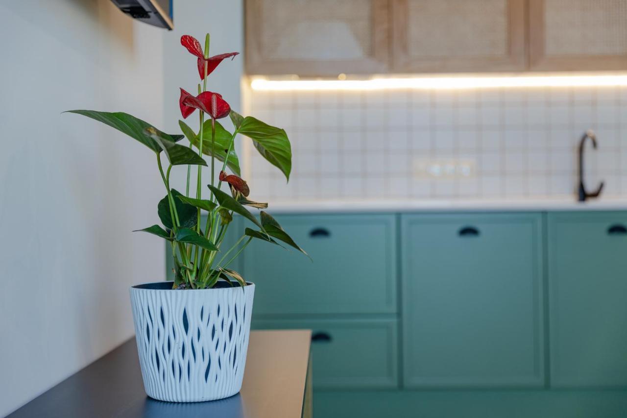 Miramar Luxury Residences Batumi Exterior foto Anthurium in a kitchen